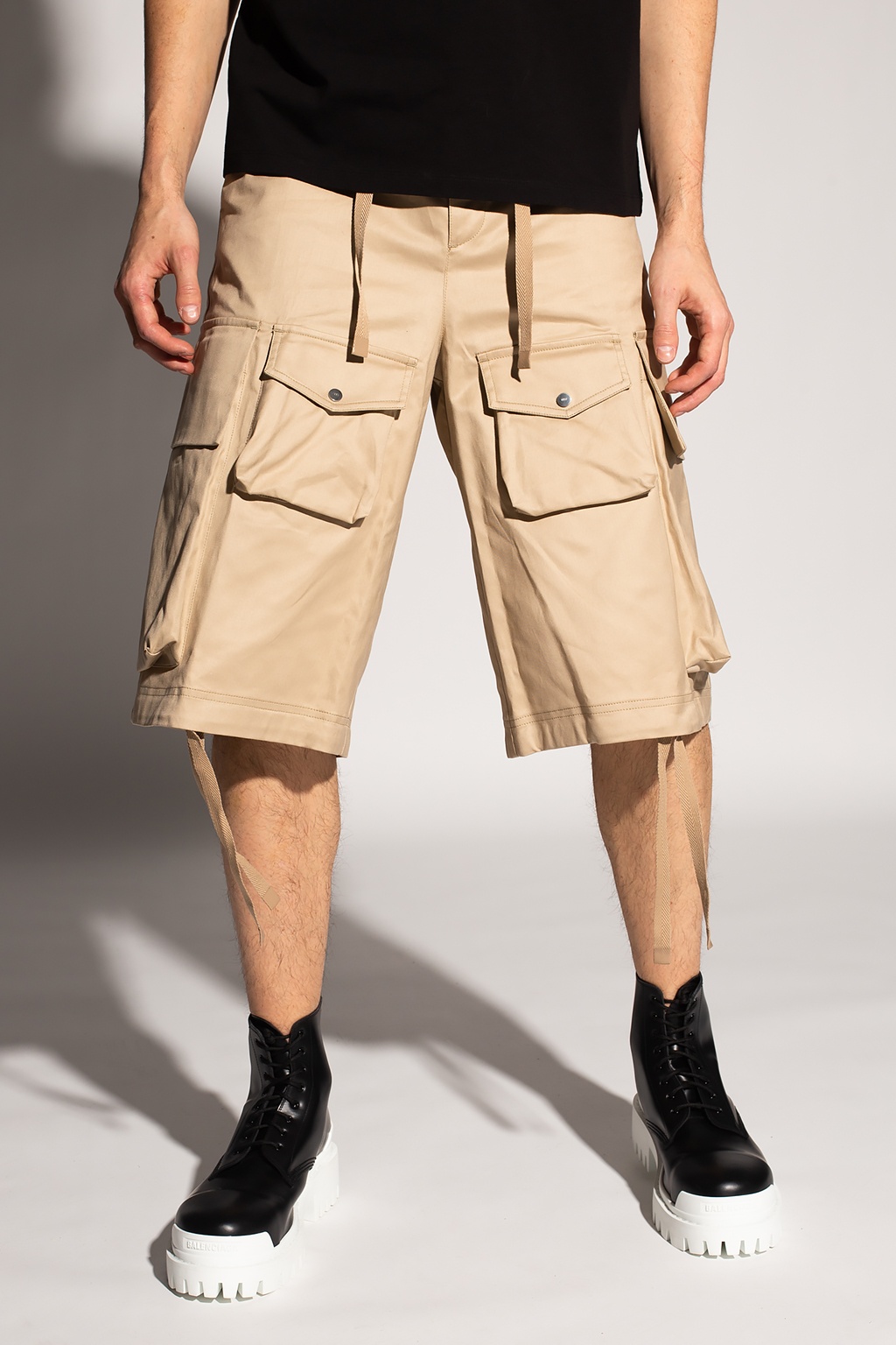 【関税&送料込】Moncler Shorts Beige Shorts in tweed a vita alta - SchaferandweinerShops